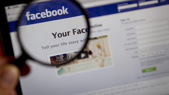 STUDIE: Češi v práci na Facebooku proflákají ročně 32 tisíc!