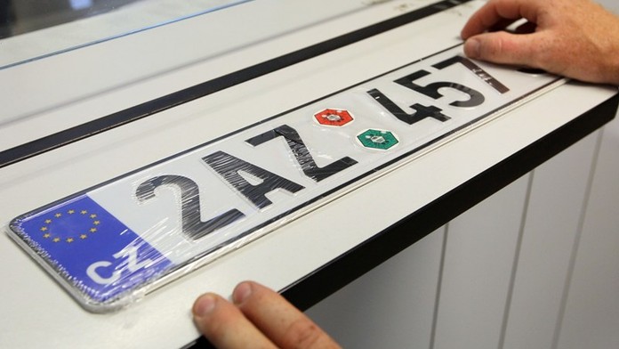 Policie rozjela Čistku, v síti uvázlo 3500 aut s falešnými doklady