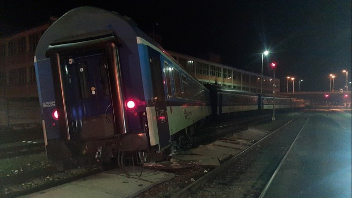 Na Zlínsku stojí železniční doprava. V noci tam vykolejil vlak