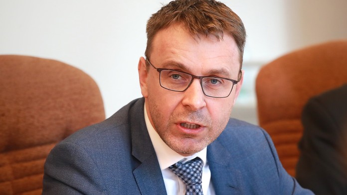 Exministru dopravy Kremlíkovi prý nabídli úplatek! Policie případ šetří