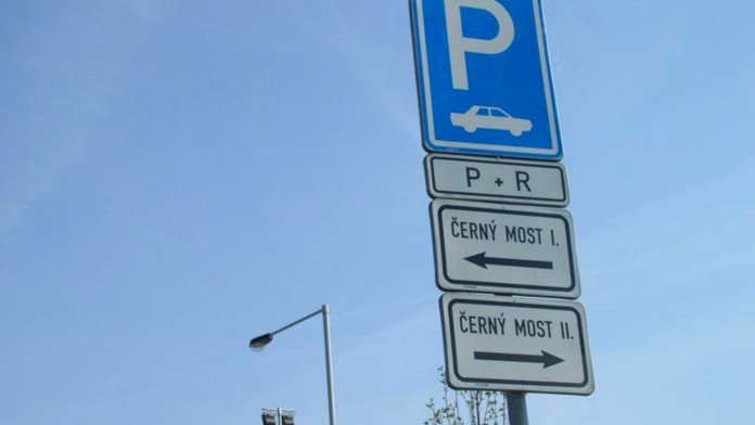 Necháváte auto na P+R parkovišti? Pozor, můžou vám ho odtáhnout!