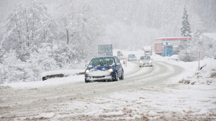 Výstraha! Meteorologové varují před ledovkou a sněhovými jazyky