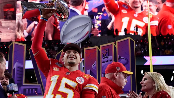 Kansas obhájil vítězství v Super Bowlu. Šlo o nejdelší zápas v historii