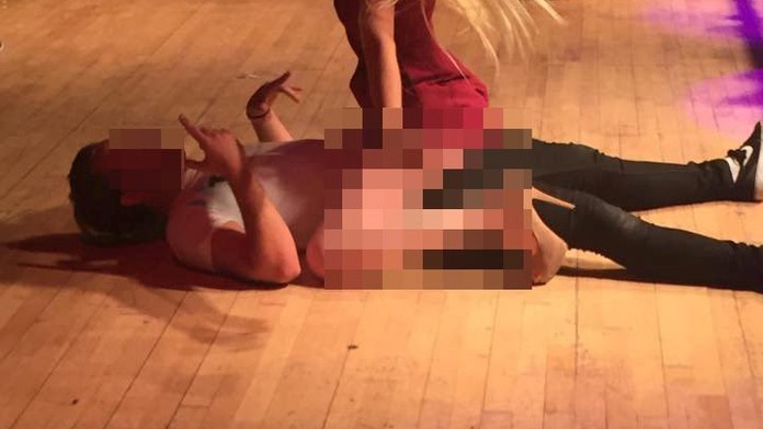 Studentská party se trochu zvrhla. Předváděl se sex na jevišti