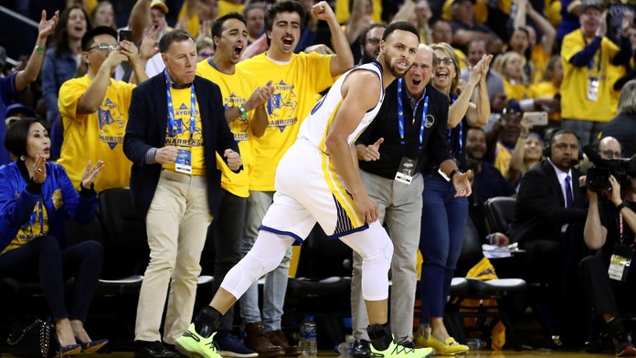 Curry zářil a dovedl Golden State k prvnímu vítězství