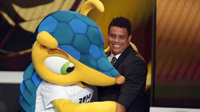 Zhubl, rozvedl se a vrhl se na marketing. Ronaldo jde do školy!