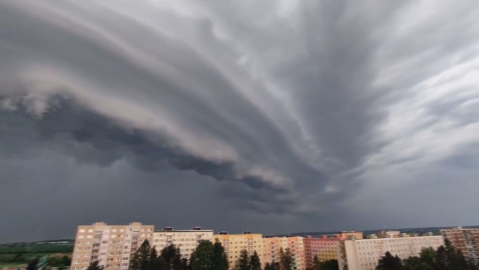 Páteční bouře mohla být středně silné derecho. Největší sílu měla na Plzeňsku