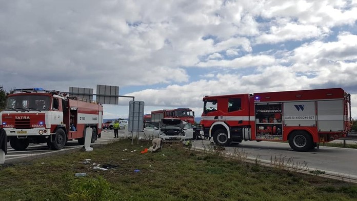 Hromadná nehoda pěti aut na Mladoboleslavsku. Zranili se dva lidé