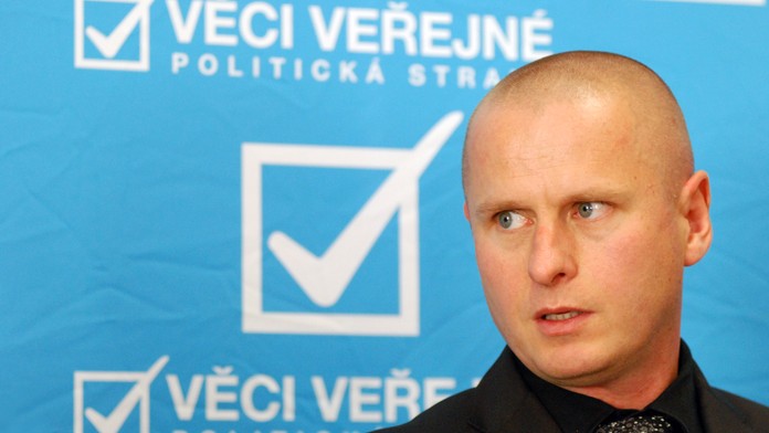 Místopředseda VV Jarolím se vzdal funkce, občanům se omluvil
