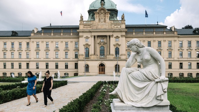 Strakova akademie, sídlo vlády