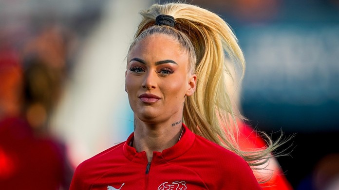 Sexy fotbalistka dostala od celebrity milionovou nabídku za společnou noc