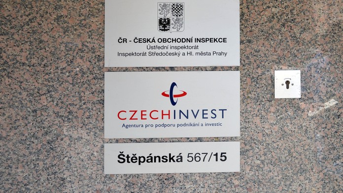CzechInvest chtěl přenechat stamilionové obchody pochybné firmě
