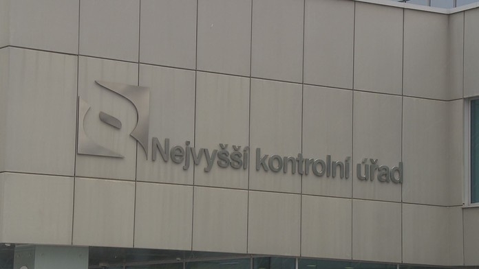 Stát nezvládá řešit dopravu, daně ani bytovou politiku, tvrdí NKÚ