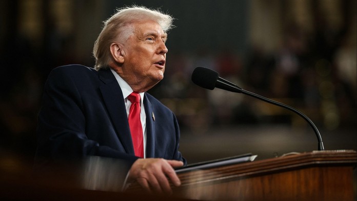 Trump už se úplně utrhl ze řetězu. Sledujte, co se dnes v Íránu stane, vzkazuje světu