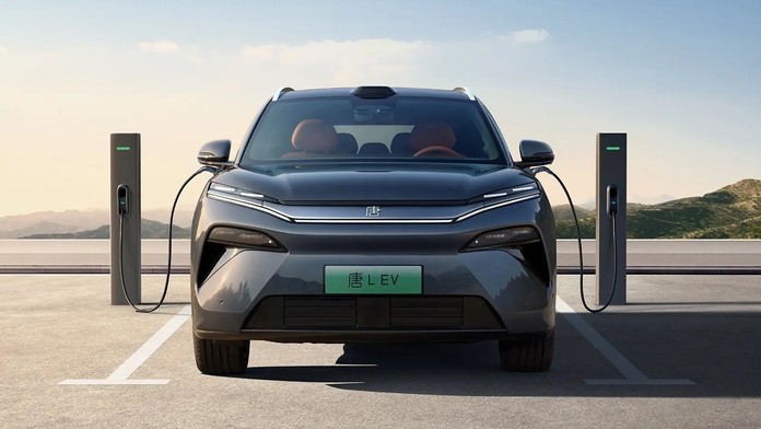 BYD prozradila, kdy pošle do Evropy supernabíječky. Elektromobil nabijí za pět minut!