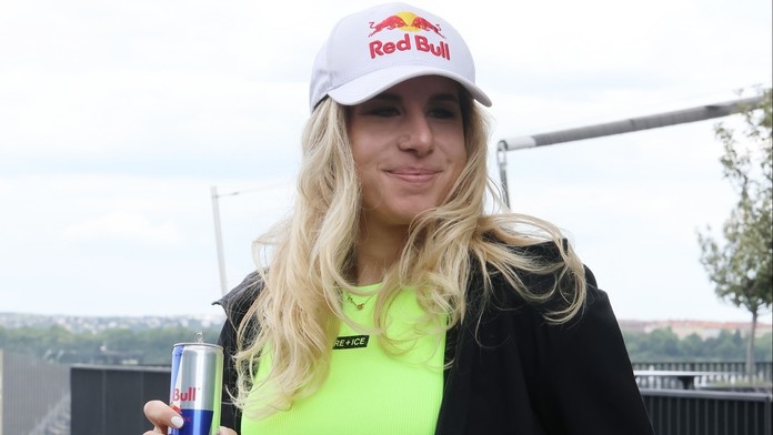 Ledecká ukázala vysportovanou postavu v letních šatech. Fanoušci žasnou