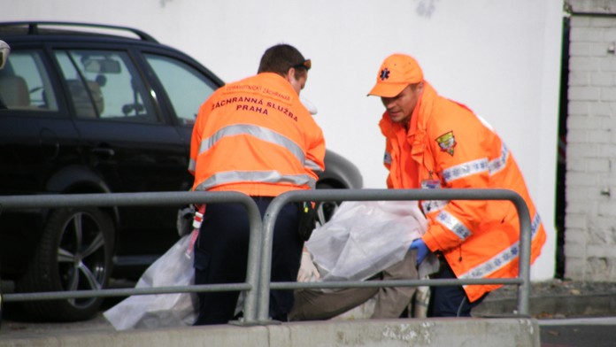 Dva mrtví muži v Praze! Jeden umrzl v chatce, druhý ležel na ulici