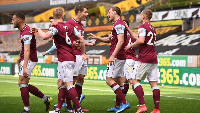 Manchester United pouze remizoval s Leedsem, Burnley nasázelo čtyřku
