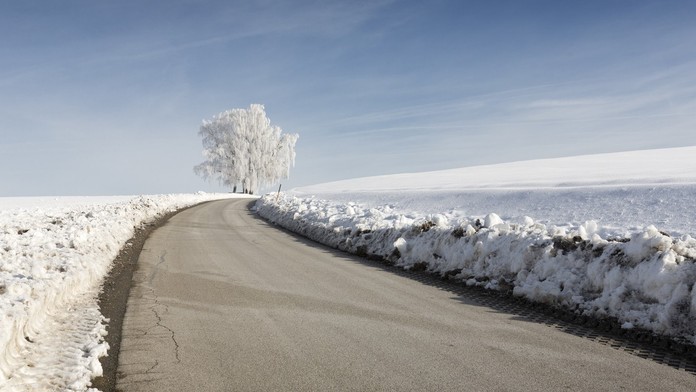 Skrytá past na silnicích, která zaskočí i zkušené řidiče. Jak reagovat?