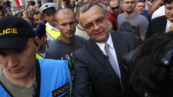 KALOUSEK BY MĚL REZIGNOVAT, reaguje na ministrův útok předseda ČSSD Sobotka