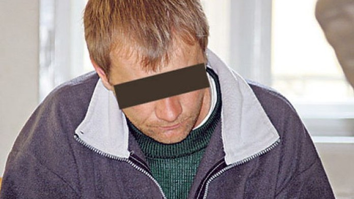 Vyvraždil rodinu pro necelou pětistovku