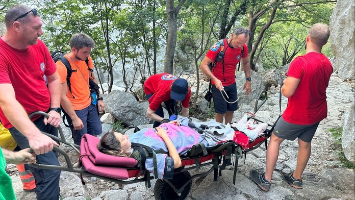 Turistka porodila dítě při túře v Chorvatsku