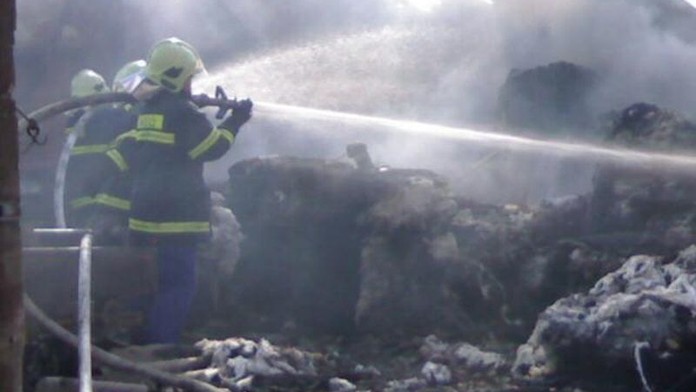 Na Turnovsku shořela fabrika na bavlnu, škoda 1,5 milionu