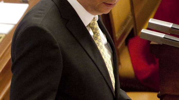 Na platy manažerů ČSA i na obstrukce se ptali poslanci Fischera