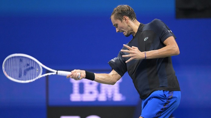 Medveděv titul na US Open neobhájí. Vypadl s Kyrgiosem