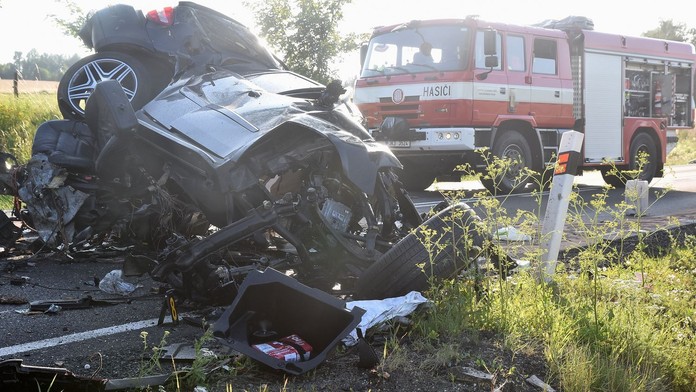 Policisté vyšetřují smrt řidiče při strašlivé nehodě u Hazlova, hledají svědky