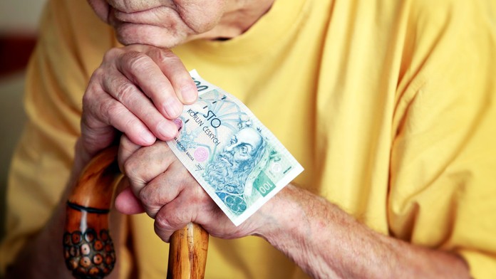 Vláda nečekaně mění plán: Důchodový věk na 65 letech zatím nezastropuje