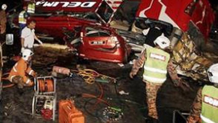 Strašná nehoda! Po srážce autobusů zemřelo 15 lidí