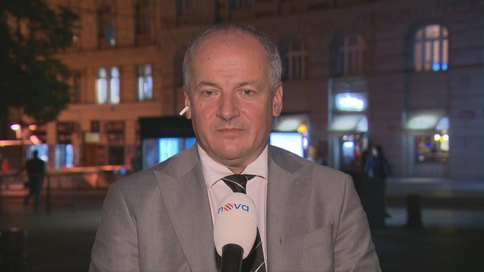 Setkání více lidí zakázáno! Ministr Prymula chystá další opatření