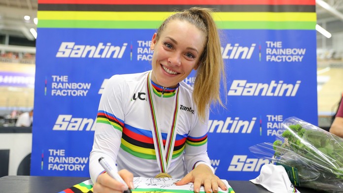 Děsivá nehoda krásné cyklistky. Mistryně světa si z pádu nic nepamatuje