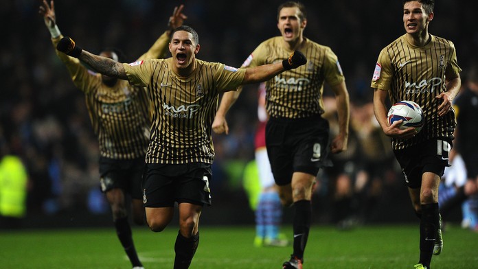 Nedávno pracoval v supermarketu. Teď poslal Bradford do Wembley