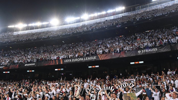 Barcelona zasahuje po fiasku s fanoušky Frankfurtu. Lístky budou nepřenosné