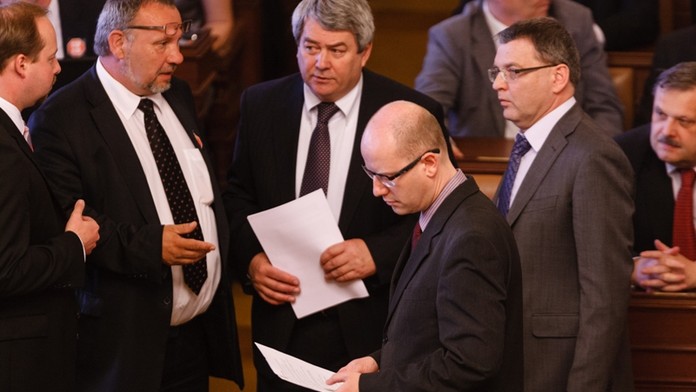 TAJNÁ SCHŮZKA: Dojednávají už sociální demokraté s komunisty vládu?