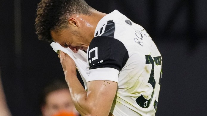 Fulham doplnil trojici sestupujících. Vydra pomohl Burnley k výhře