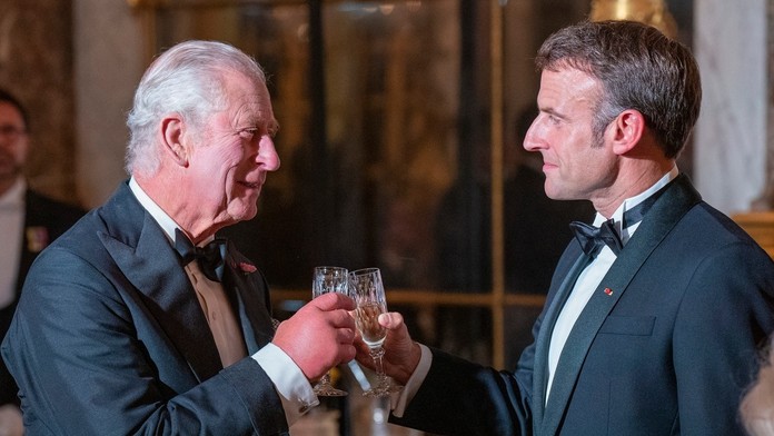 Král Karel III. a prezident Emmanuel Macron