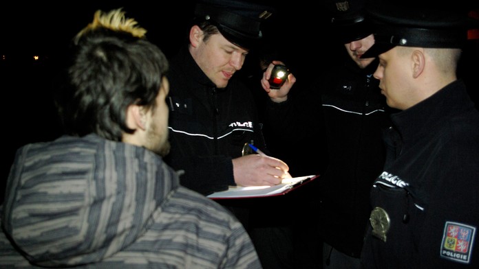 Opilý řidič sám zastavil u policistů, naměřili mu skoro 3 promile!