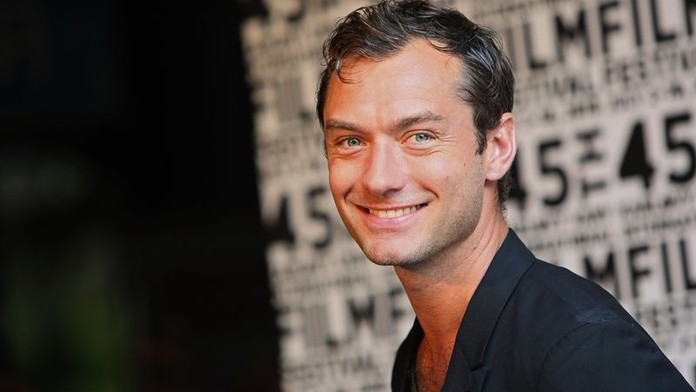 TO BUDE TRHÁK! Jude Law ŽALUJE The Sun kvůli odposlechům!