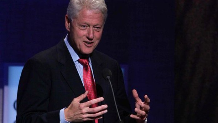 Bill Clinton je v Praze, bude mluvit o energetice