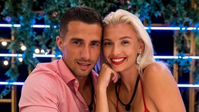 Vítězové Love Islandu se budou brát. Laura ukázala, jak ji Martin požádal