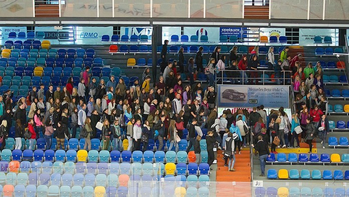 Poplach na hokeji! Na stadionu v Hradci museli evakuovat fanoušky
