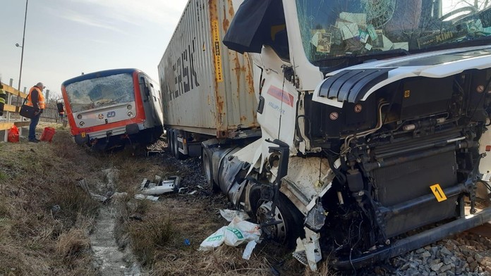 Na Vysočině se srazil vlak s kamionem! Zasahoval i vrtulník