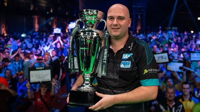 Šipkařským mistrem Evropy je Rob Cross. Vyhrál třetí šlágr v řadě!