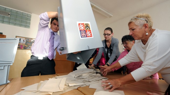 Tihle politici chtějí lepší židli! Přehled sběratelů funkcí
