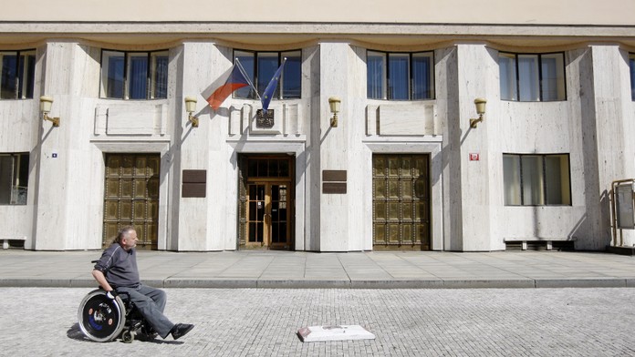 Ministerstvo mění formulář pro mrtvé. Chybí v něm národnost nebo zaměstnání