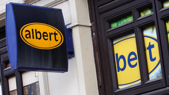 Další prohřešky supermarketů! V Albertu byla prošlá debrecínka