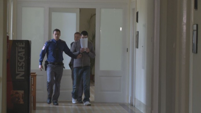 Ujížděl a zranil dva policisty. K lítosti se neměl, tvář skrýval